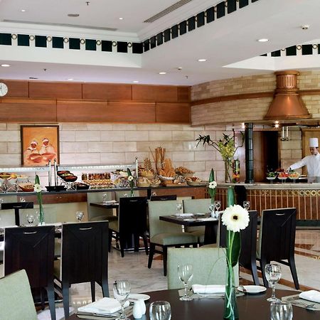 Moevenpick Hotel Cairo - Media City Giza Екстериор снимка The restaurant