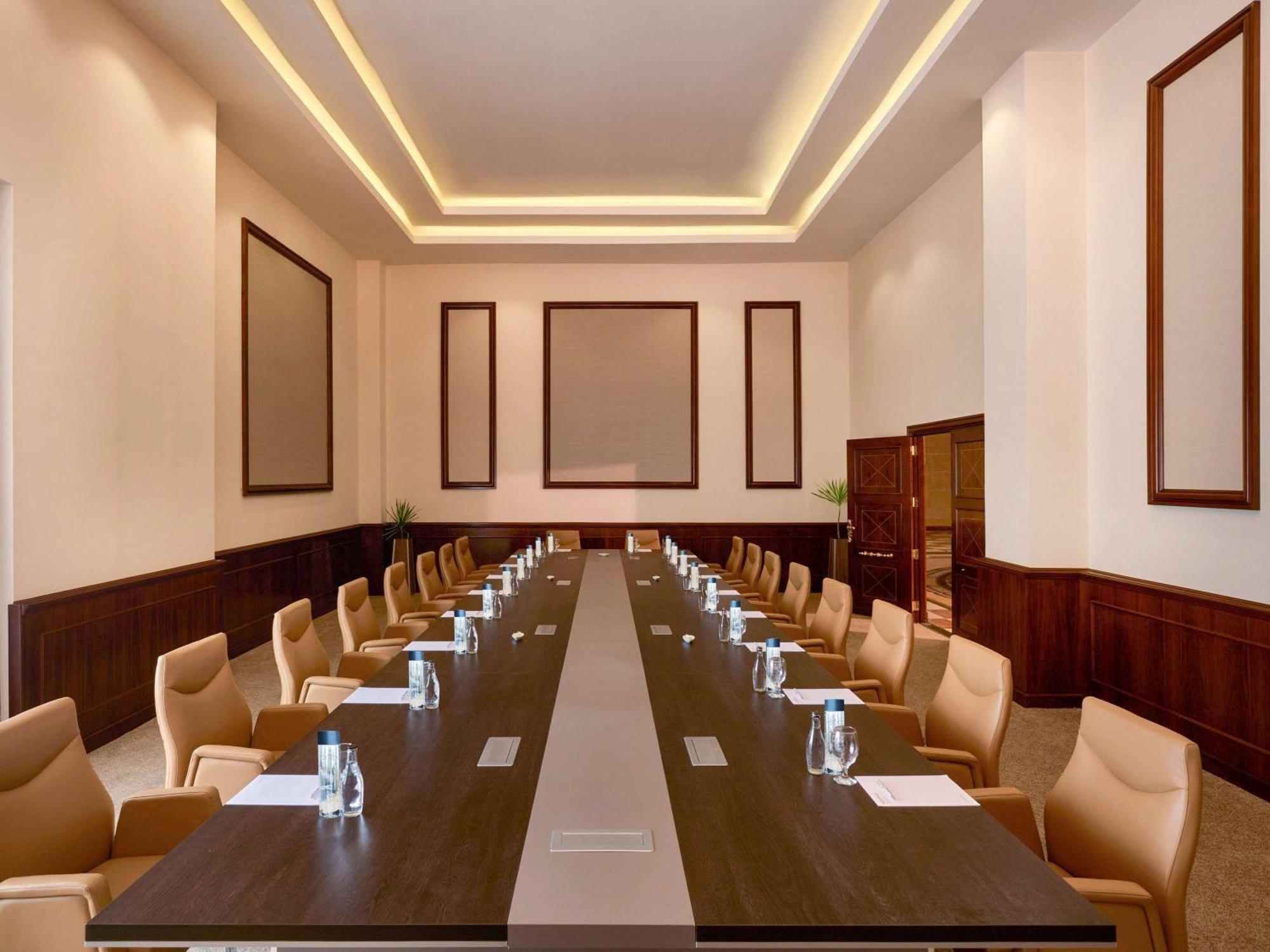 Moevenpick Hotel Cairo - Media City Giza Екстериор снимка Boardroom