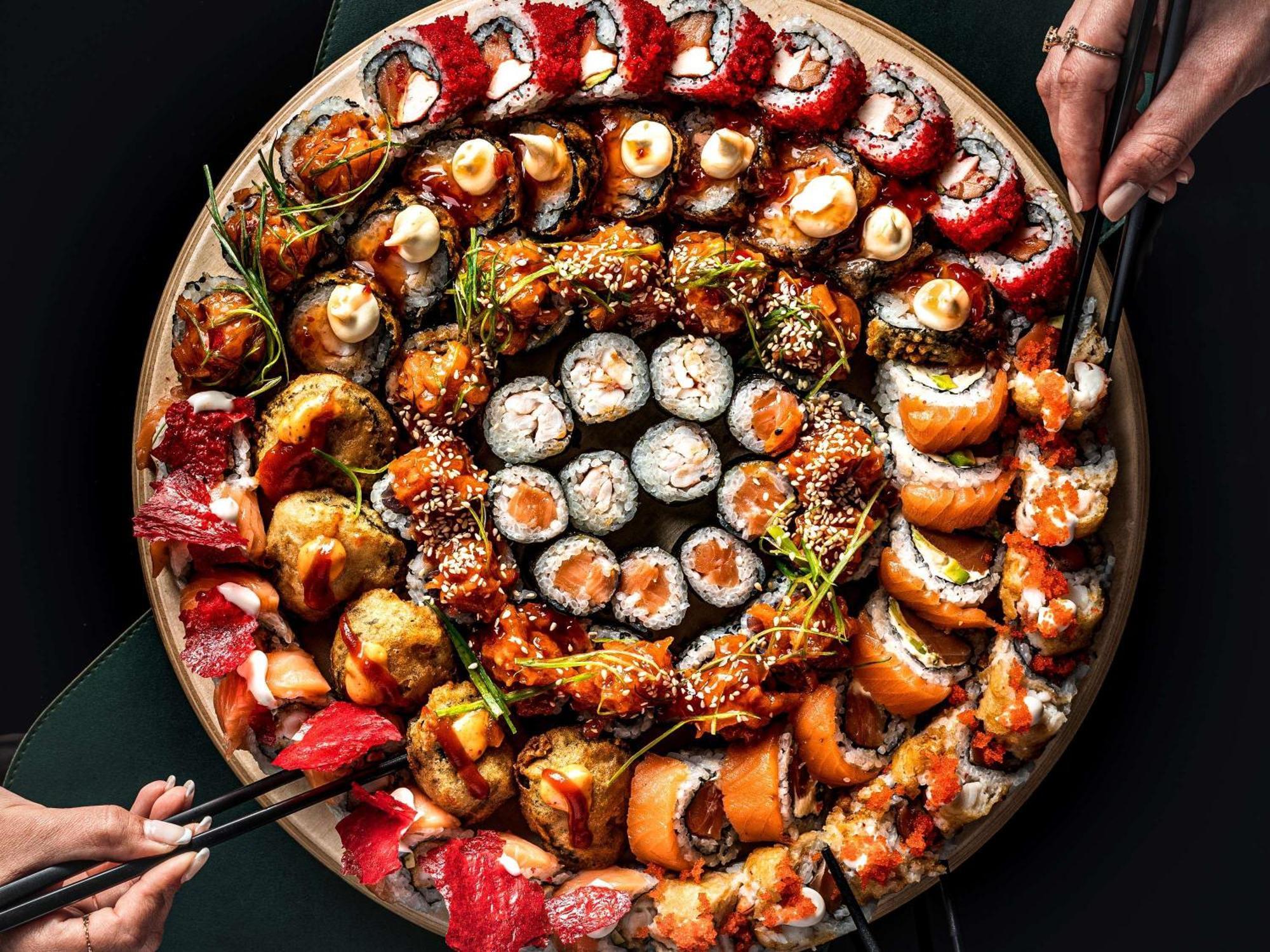 Moevenpick Hotel Cairo - Media City Giza Екстериор снимка Sushi pizza